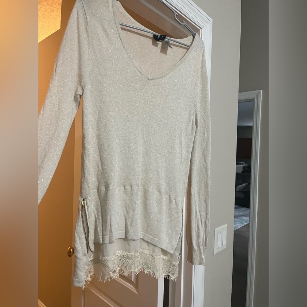 Beautiful light BKE sweater from The Buckle